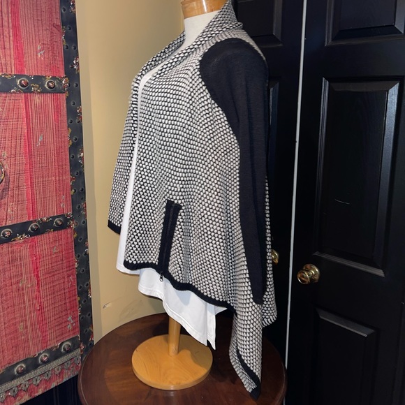 Colour works. Small cardigan. Long sleeve. - Picture 7 of 10